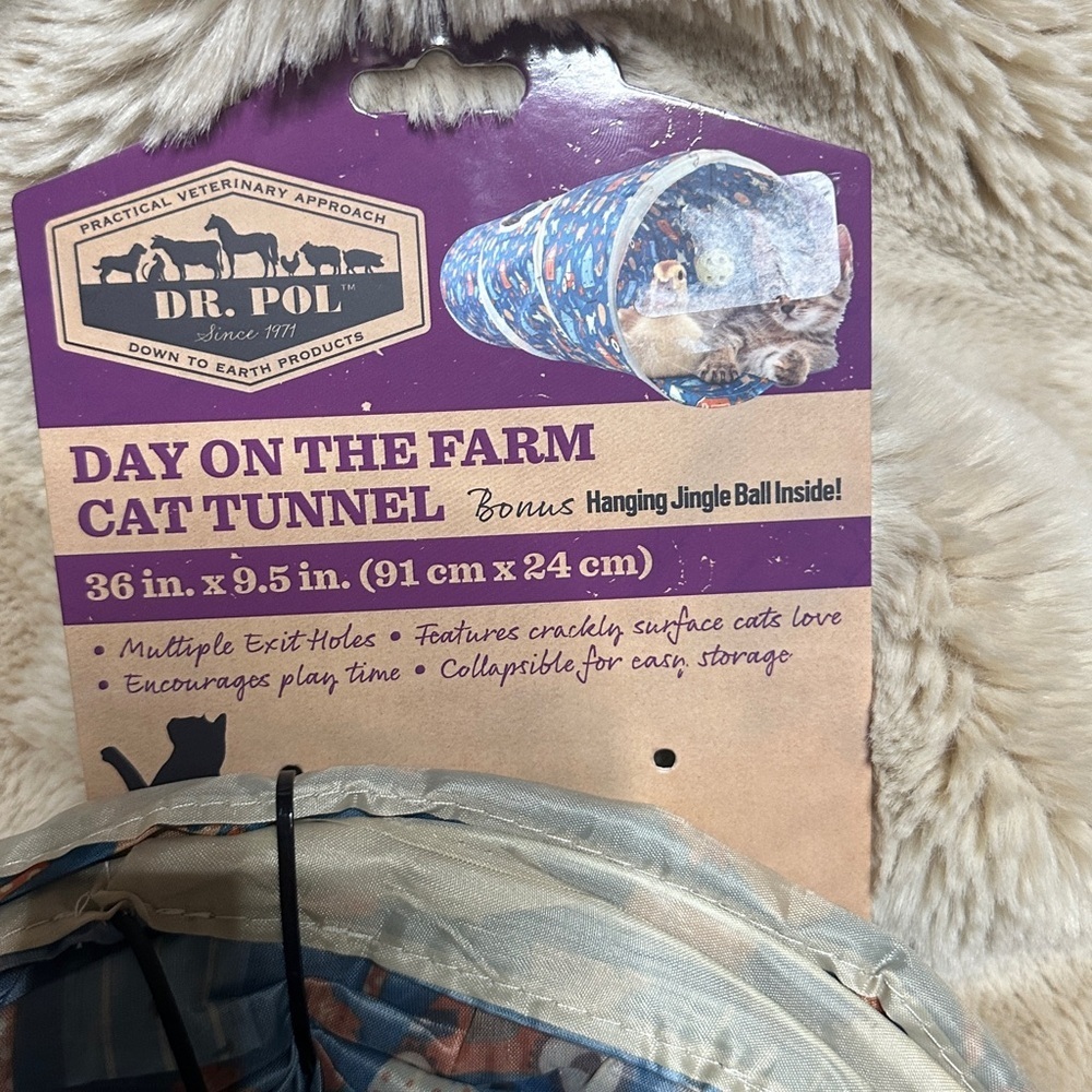 NEW Dr. Pol. Day on the Farm Cat Tunnel with Bonus Hanging Ball 36 in x 9.5 in - Picture 5 of 7